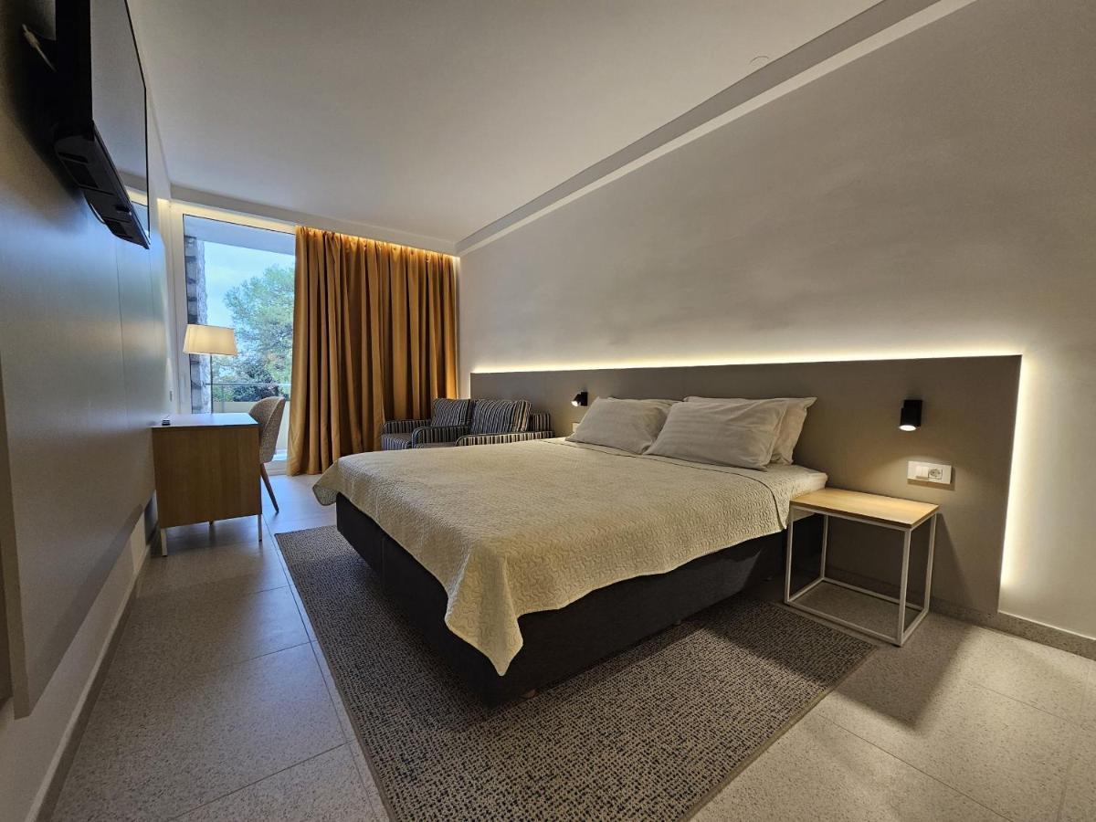 Family Hotel Adria ビオグラード・ナ・モル エクステリア 写真
