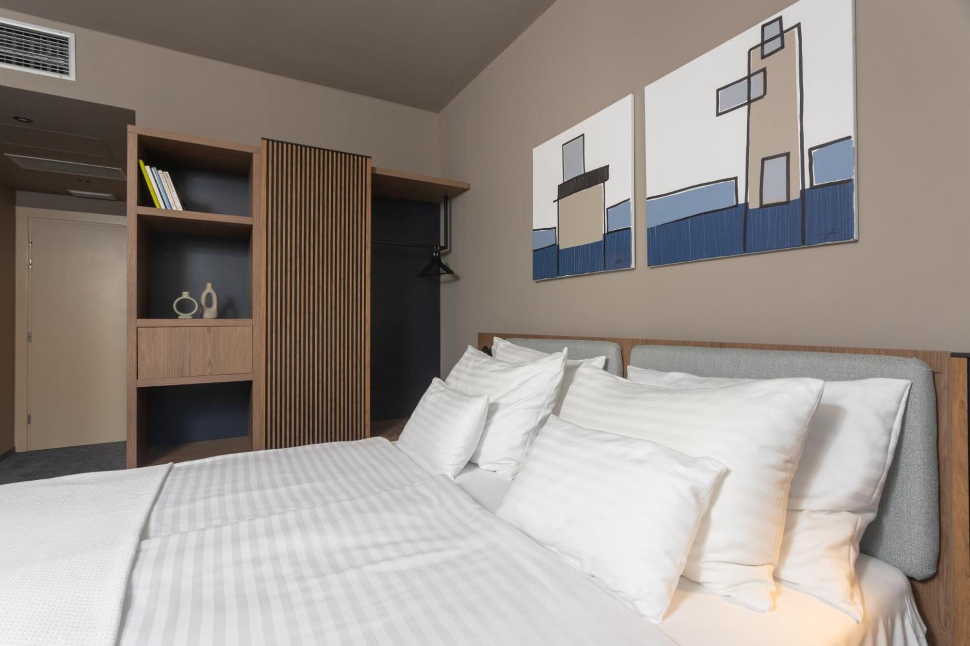 Family Hotel Adria ビオグラード・ナ・モル エクステリア 写真