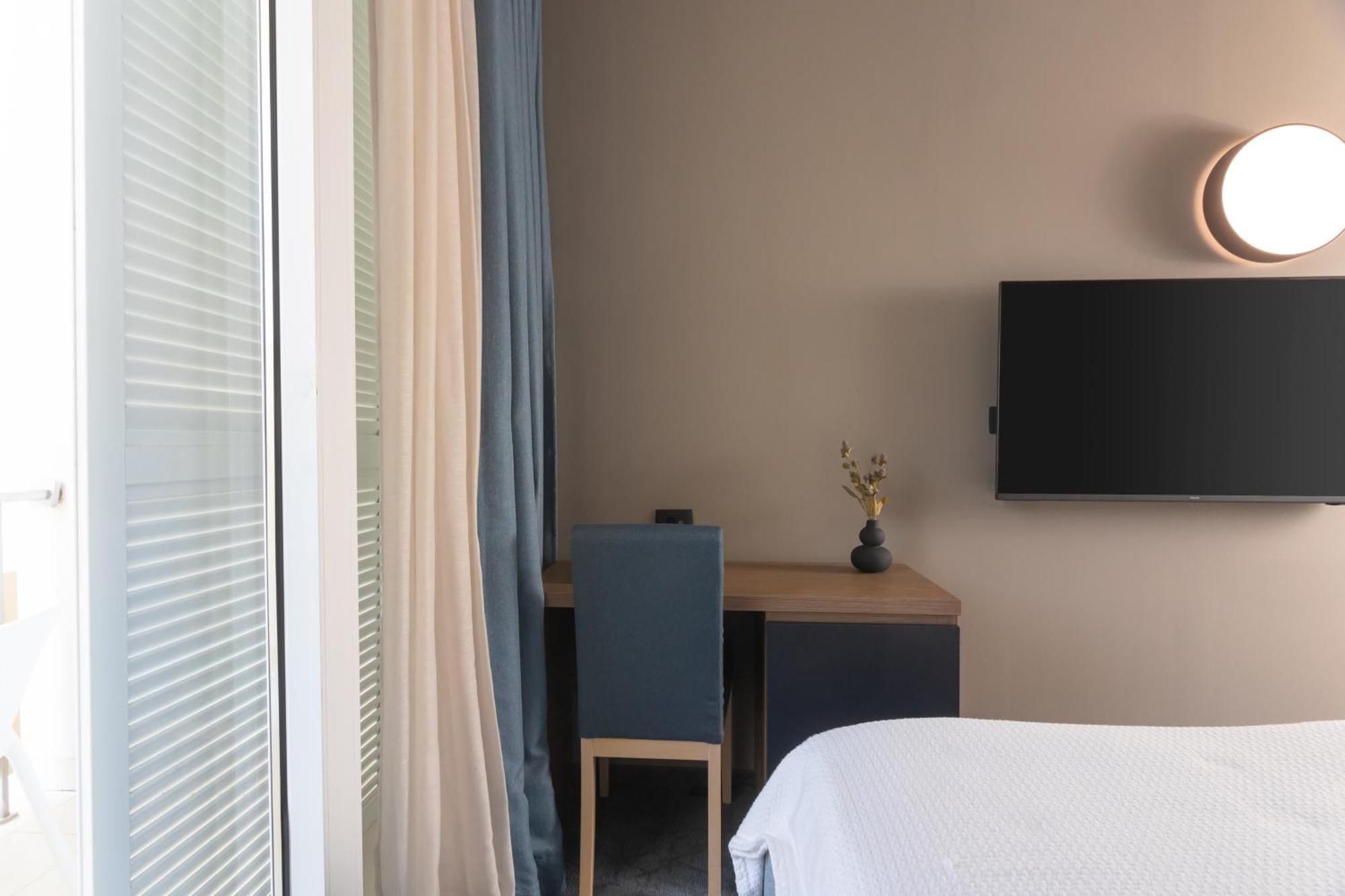 Family Hotel Adria ビオグラード・ナ・モル エクステリア 写真